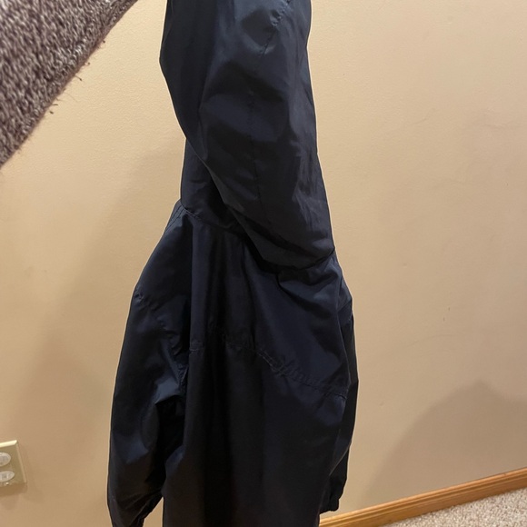 Gap kids blue wind breaker (size 4-5) - Picture 2 of 4